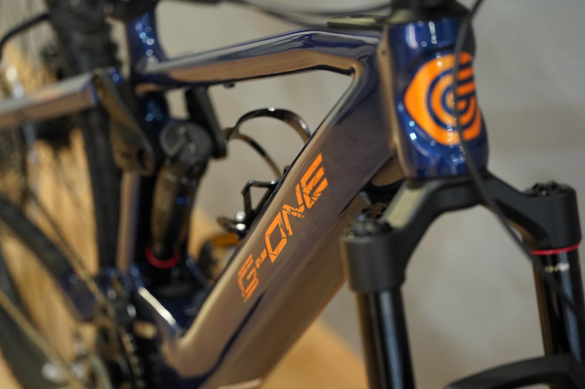 G-One BLACK FOREST FS1